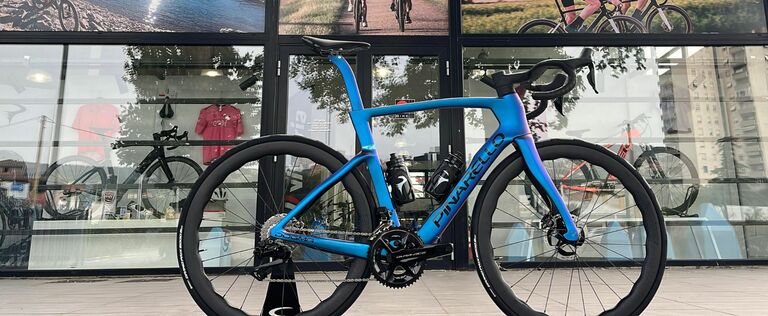 Scopri la Pinarello DOGMA F: Un Capolavoro di Performance e Stile